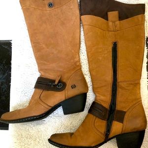 Born supple boots leather 2-tone great shape. 9.5m.